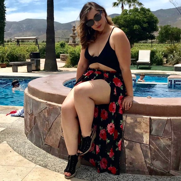 🚨24 HOUR SALE🚨Summer Love Plus Size Floral Pants - Picture 3 of 5